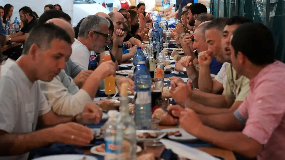 Comida de confraternizacion no 40 aniversario do Lira CF-Foto-Nunegraphy