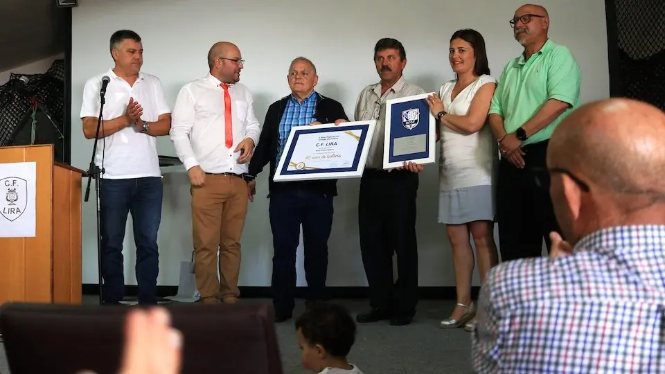 A RFGF entrega as placas de honrano 40 aniversario do Lira CF-Foto-Nunegraphy