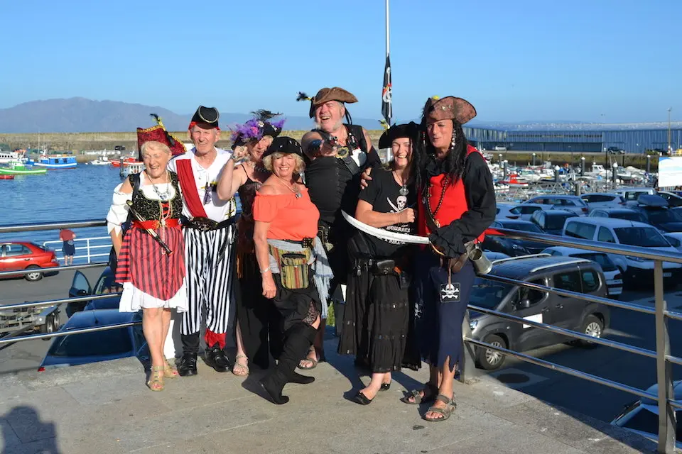 RECEPCION PIRATAS POOLE 2019 en Fisterra1