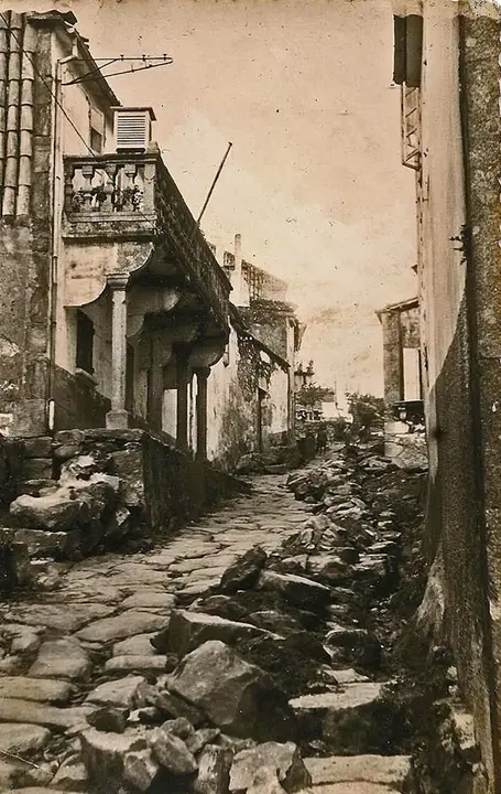 Corcubion-Rua dos Peligros--Foto-Ramon Caamano