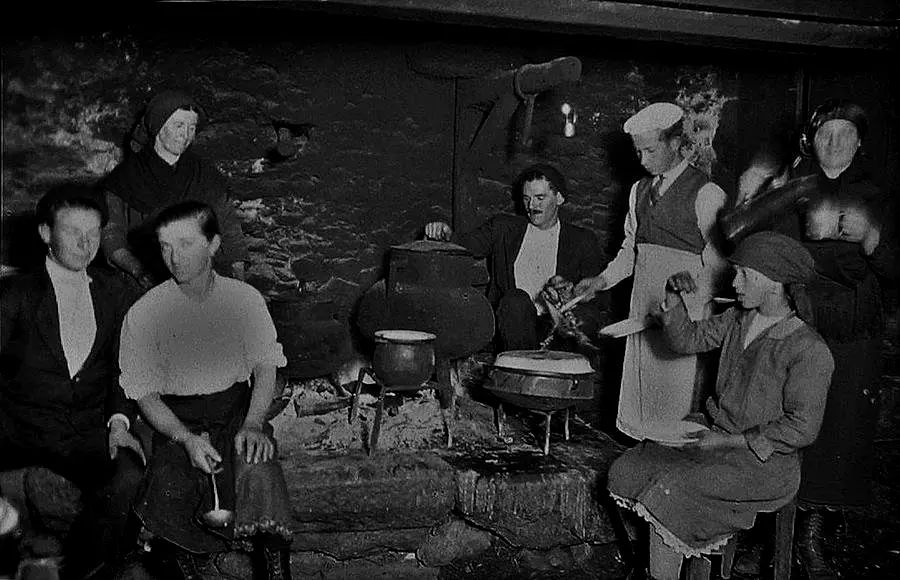 Lareira na Costa da Morte en 1929-Foto-Ramon Caamano