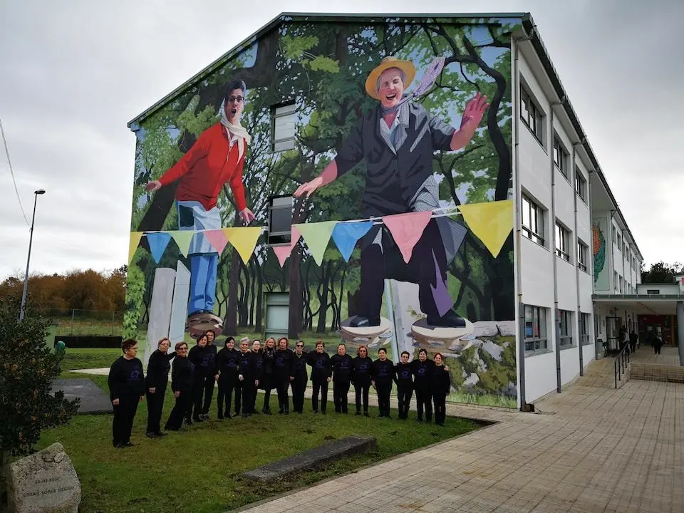 Grupo O Son de Cabana cantou a Rozalen no IES de Baio