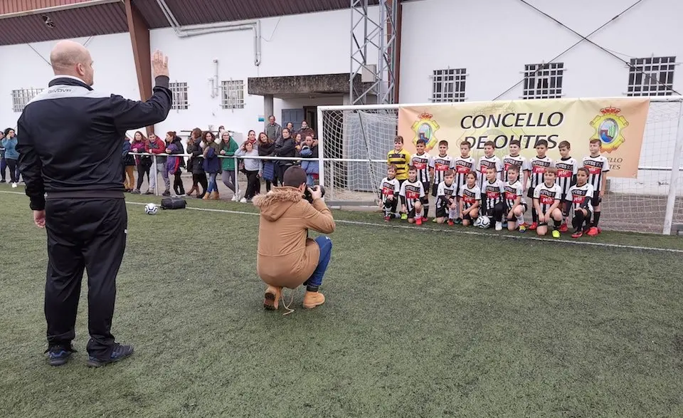 Sacandofotos do album en Outes 2