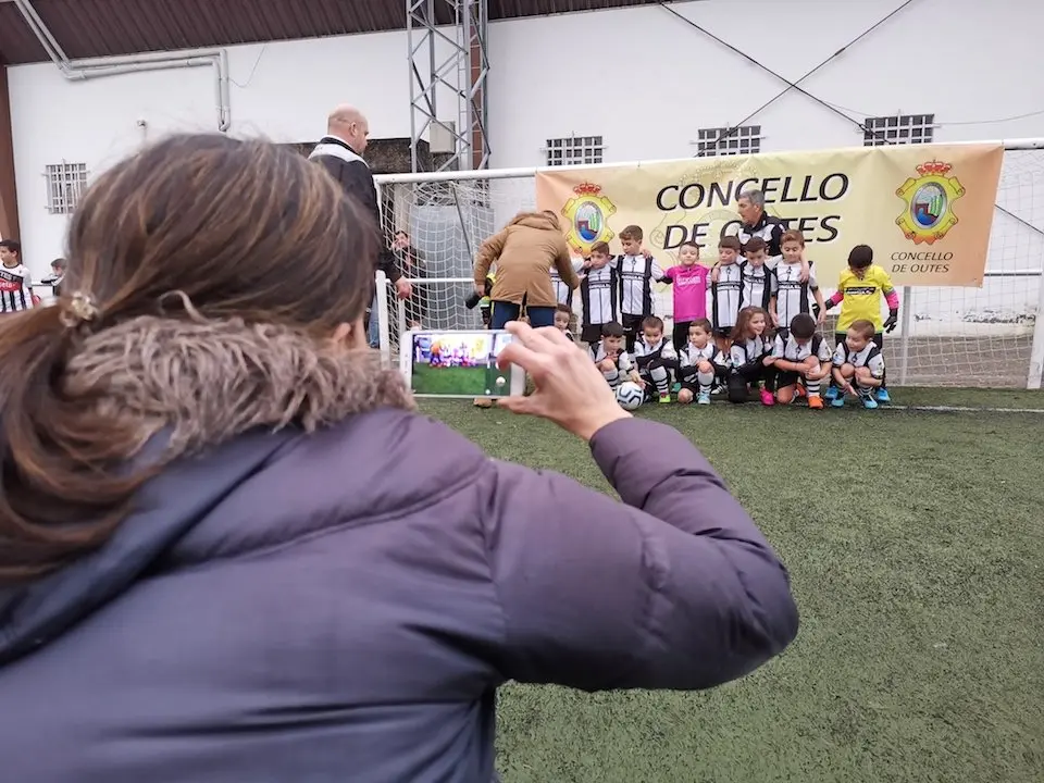 Sacandofotos do album en Outes 5