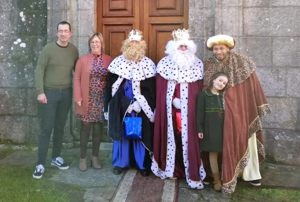 Reis Magos polas parroquias de Cee