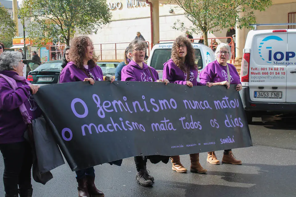 Sonlila na Manifestacion 8M de Cee-Foto-Paula Castineira