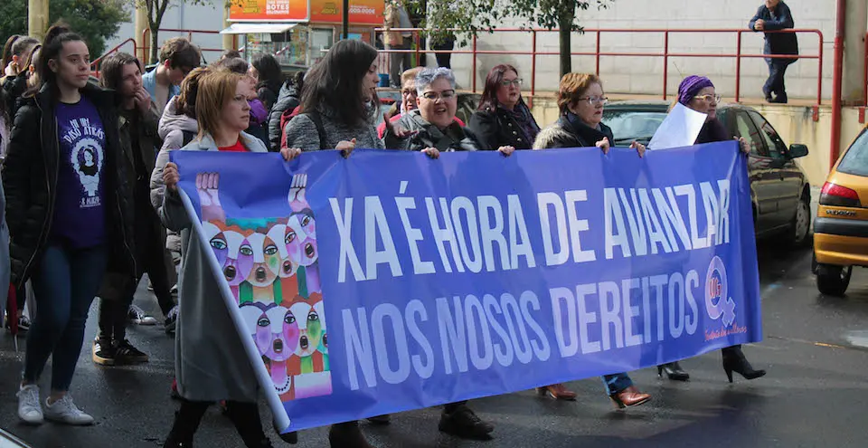 CIG Mulleres na Manifestacion 8M de Cee-Foto-Paula Castineira