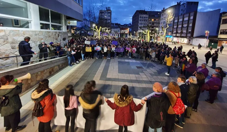 8M en Carballo-Foto-Rebelion de Aluminio