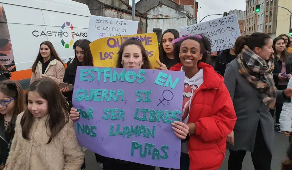 8M en Carballo-Foto-Rebelion Aluminio Mocidade 2