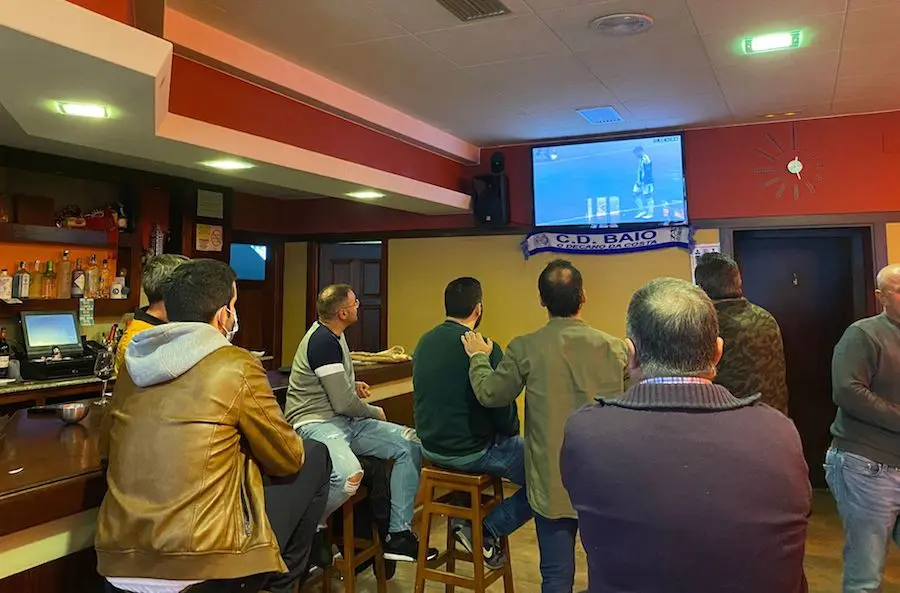 Xentes vendo o Mazaricos-Baio no Trebol Bar