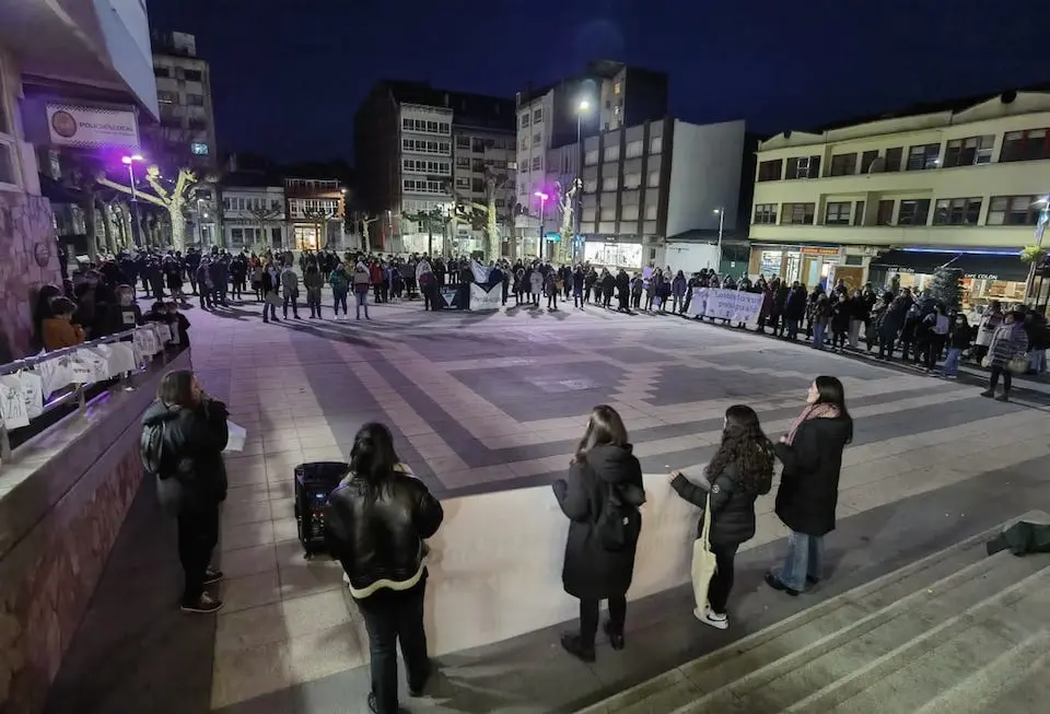 Concentracion 8M Carballo-Foto-Rebelion Aluminio