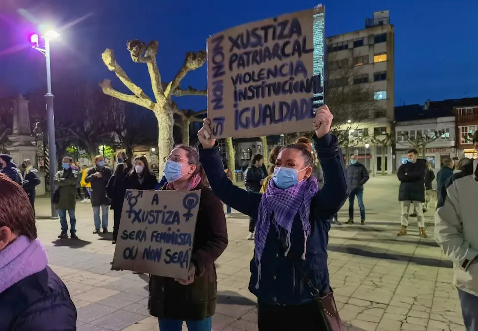 Concentracion 8M Carballo-Foto-Rebelion Aluminio 4