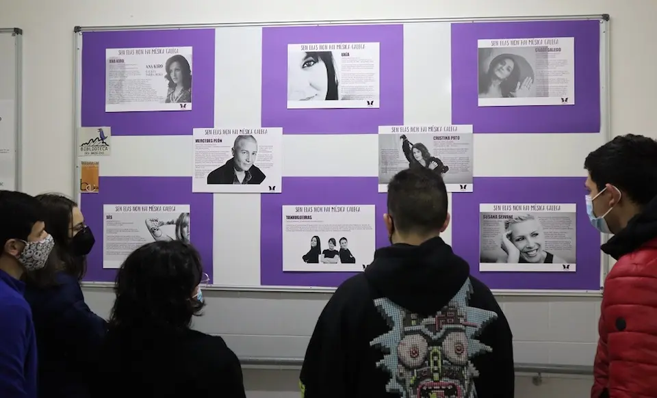 8M no IES de Baio exposicion