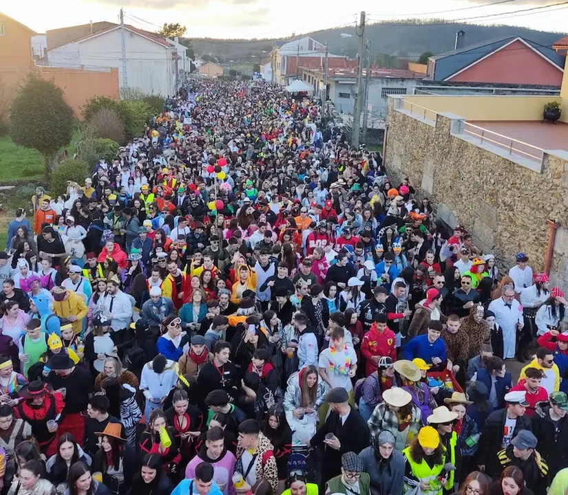 Mareas de xente na Mikaela de Buno