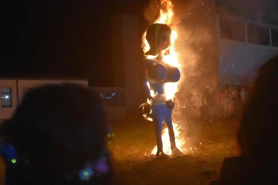 Queima da Mikaela de Buno