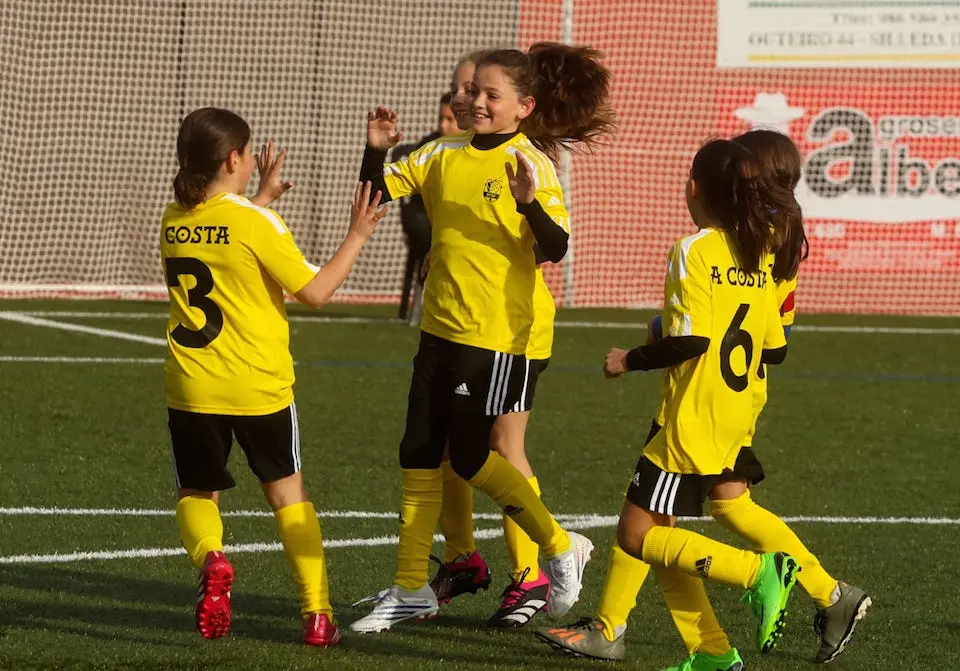 Seleccion da costa femininas celebrando un tanto