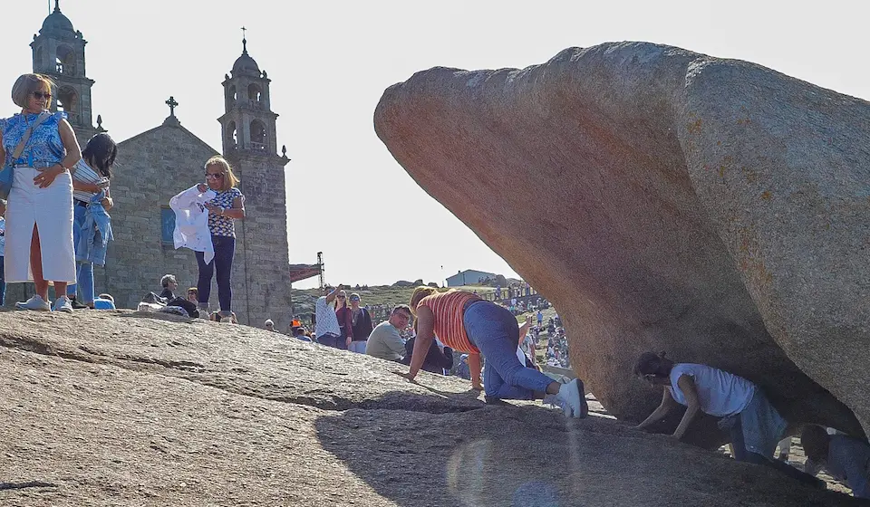 Pedra dos cadrís y santuario. Romería Virxe da Barca, 15 de septiembre de 2024. copia