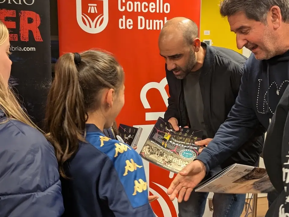 Presentacion album futfem Dumbria 13