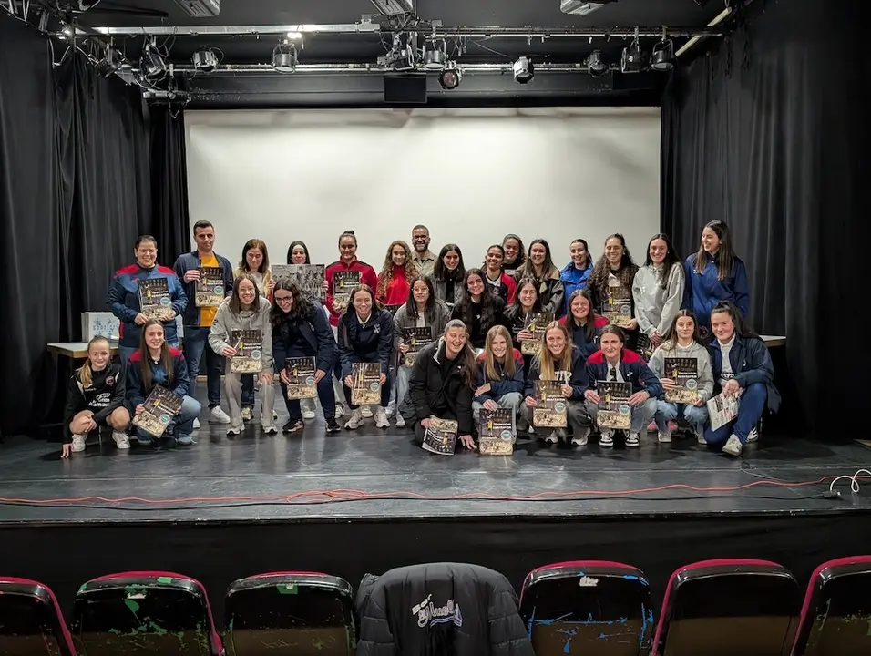 Presentacion album futfem Muros 1