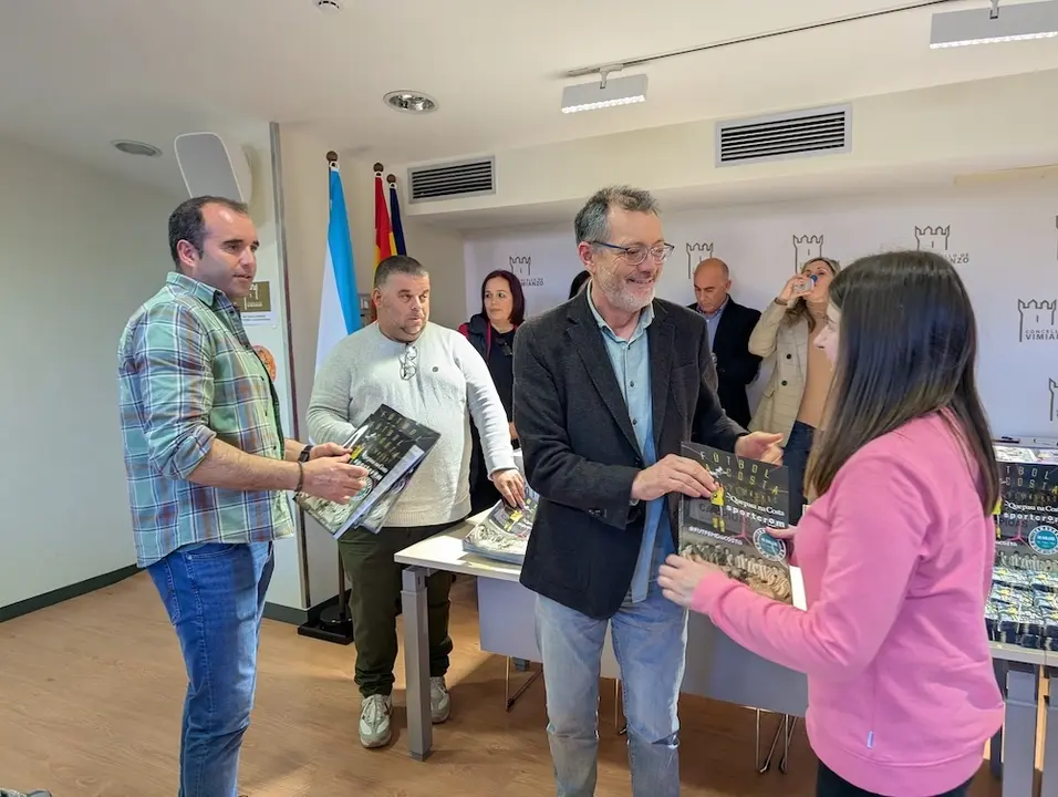 Presentacion album futfem Vimianzo 10