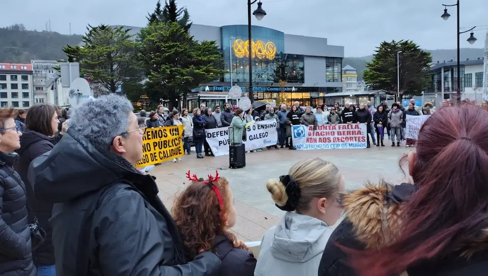 Masiva concentracion en Cee contra os recortes no Ensino. Fedanpas 3