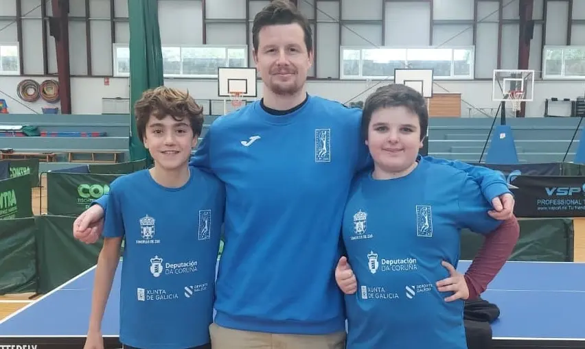 Jacobo Olveira e Manuel casalcon Miguel Rey do AD Zas