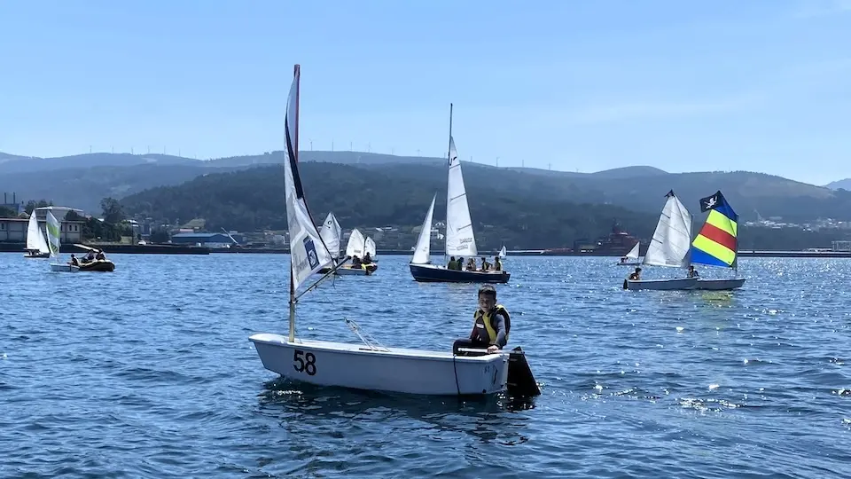 Facendo vela en Corcubion co Carrumeiro