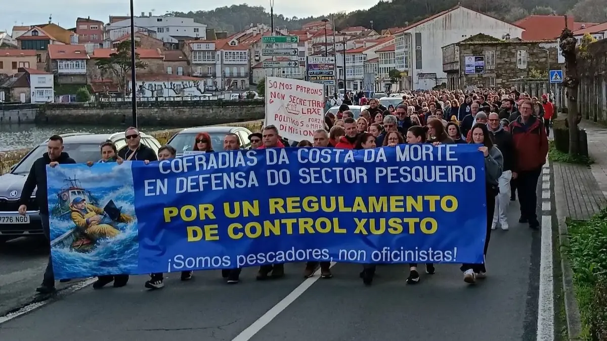 Manifestacion en Corcubion do sector do Mar contra o regulamento de control