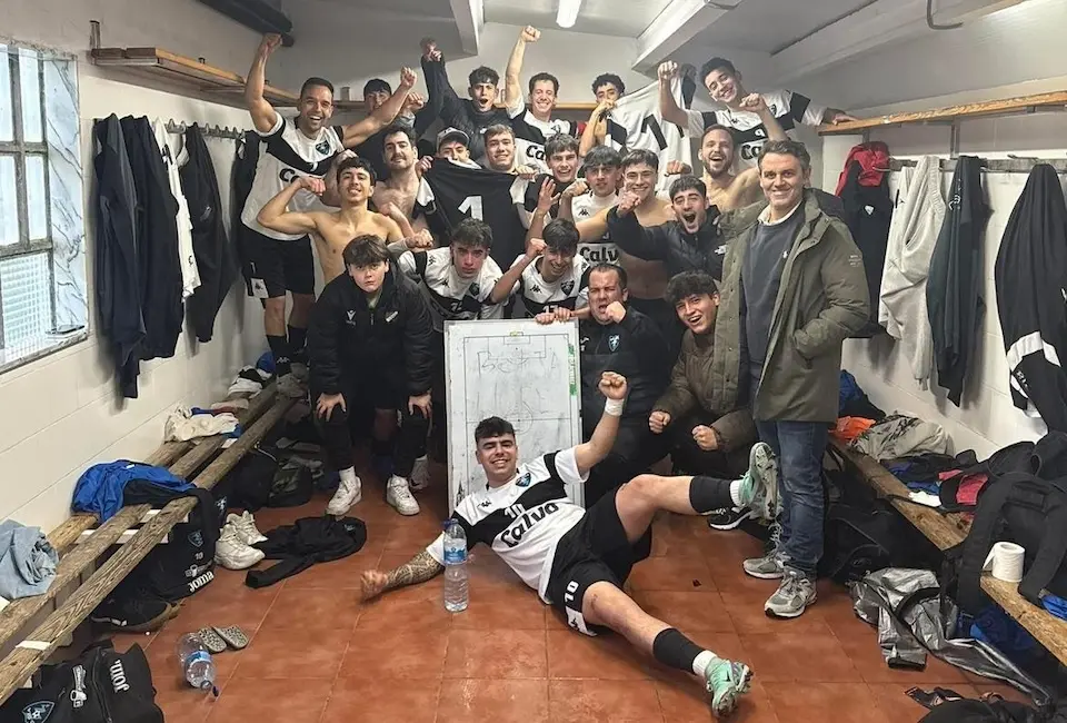 O Oza celebrando a vitoria na rocheira