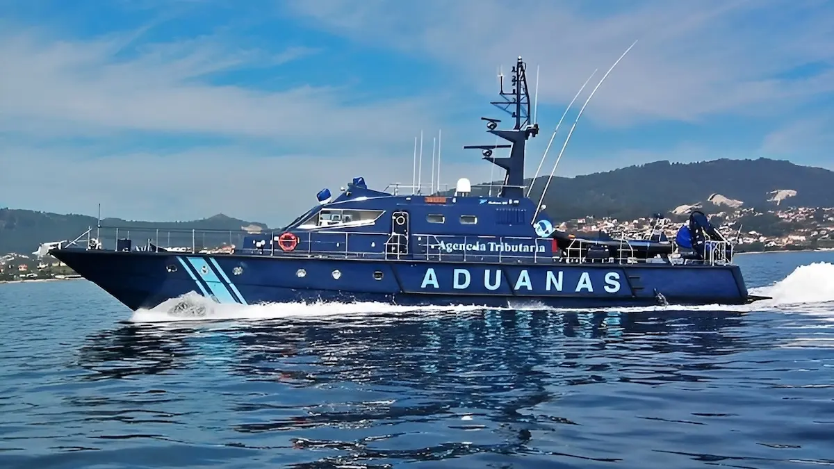embarcacación Rodman 101 semellante a nova base de Aduana de Cee