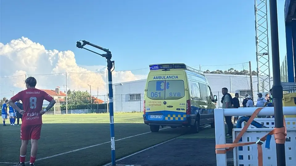 Ambulancia no Cacheiras-Muxia