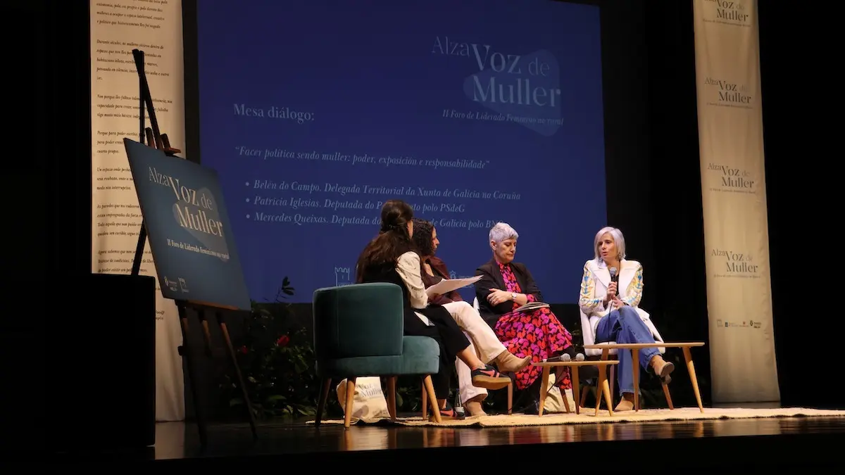 AlzaVozMuller-MesaDialogo-1