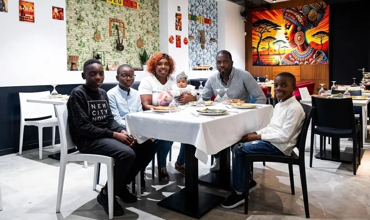 Familia de Mamadou e Fatou no Mama Africa de Fisterra