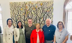 Familiares e concelleiras de Anton Mouzo no Faro Vilan