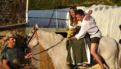 TARDE NOITE NO MEDIEVO Riobo-Boda cabalos
