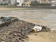 Outro barcos as pedras en Corcubion