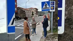 Membros do BNG na entrada de Cee