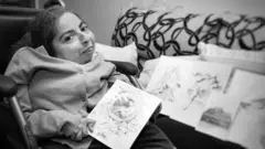 MIlagros Cotelo cun dos seus debuxos