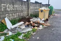 Lixo ciscado en Malpica