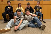 Xadrez inclusivo cun paso mais