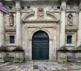 Porta de entrada ao mosteiro de Antealtares. Foto Luis Bermudez