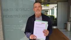 Lolo Muino alcalde de Zas entrega 1.135 sinaturas e esixe á Consellería solucións urxentes para a falta de persoal sanitario