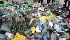Marea de lixo retirado das praias de Lires e Nemina por Mar de Fabula