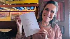 Diana Varela Puñal co libro Sereas e Ulises no Chaflan copia