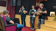 Homenaxe a Pazos. O grupo Acordeireta e Andrián, neto de Pazos.