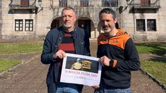 O alcalde de Zas Manuel Muíño e o presidente da Asociación Monte Brondo David Fernández Blanco