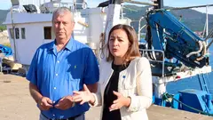 O patron de Muros Daniel FOrmoso coa Conselleira do Mar Maria Villaverde