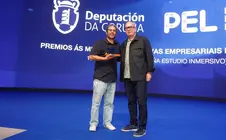 Ubaldo de Que pasa na costa con Xose Regueira recollendo o Premio PEL da Deputacion 