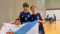 Os fisterráns do Volei Dumbría Brais García e Mateo Martínez coa Seleccion galega