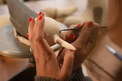 Laura Tova pintando os Voantes